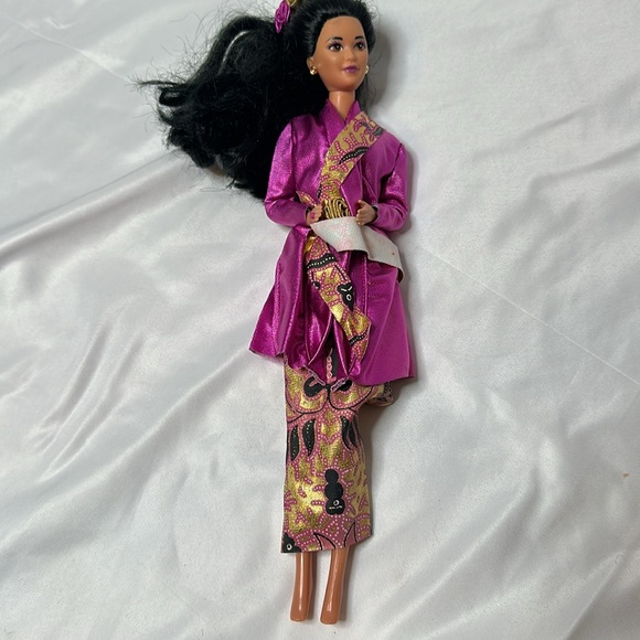 International Barbie vintage set of four dolls - Picture 4 of 9